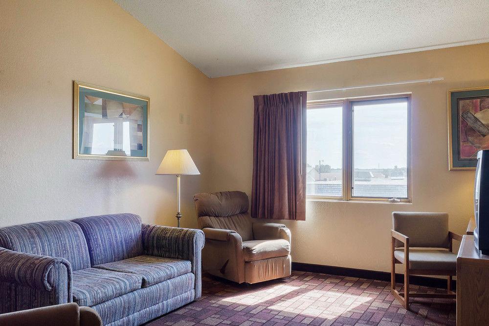 Econo Lodge Уотертаун Экстерьер фото