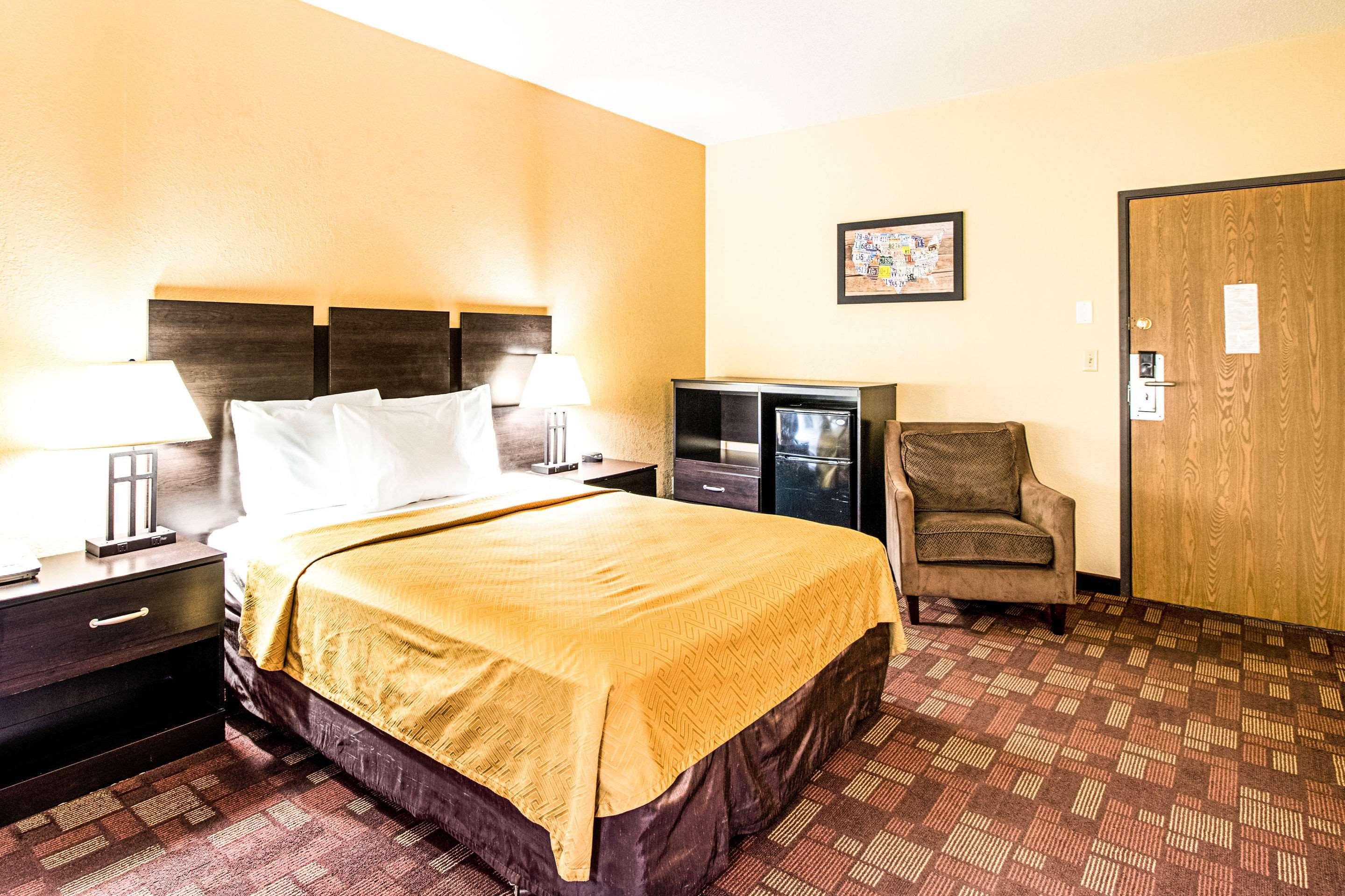 Econo Lodge Уотертаун Экстерьер фото