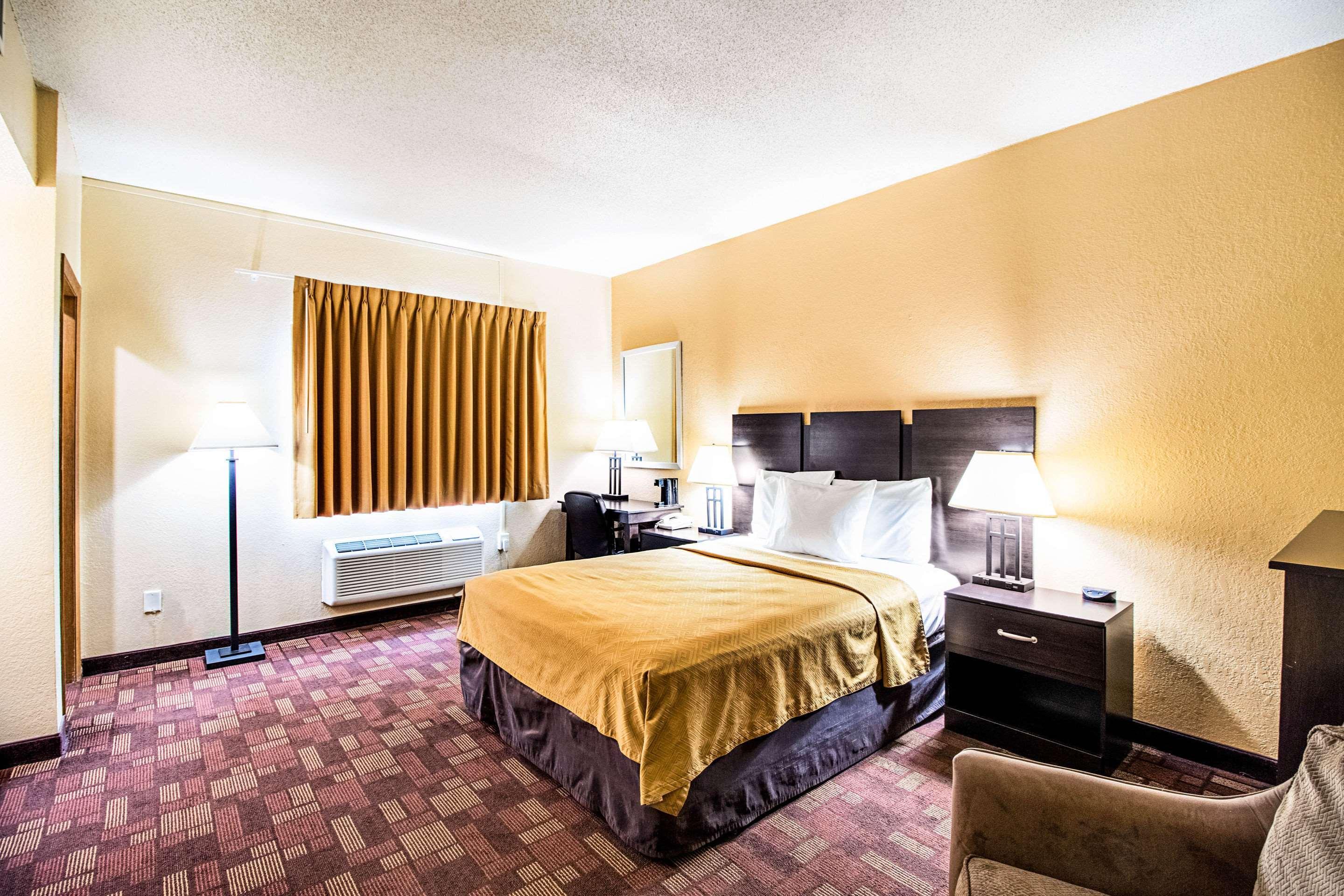Econo Lodge Уотертаун Экстерьер фото