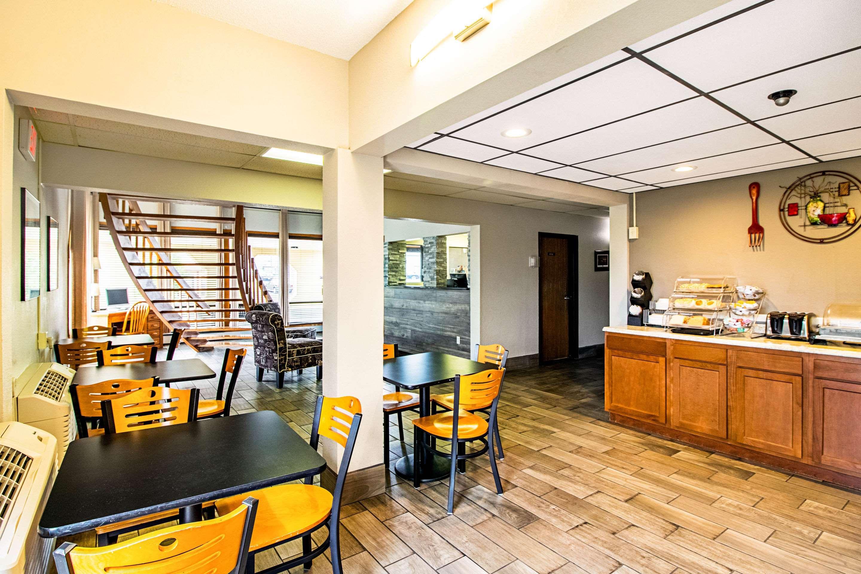 Econo Lodge Уотертаун Экстерьер фото