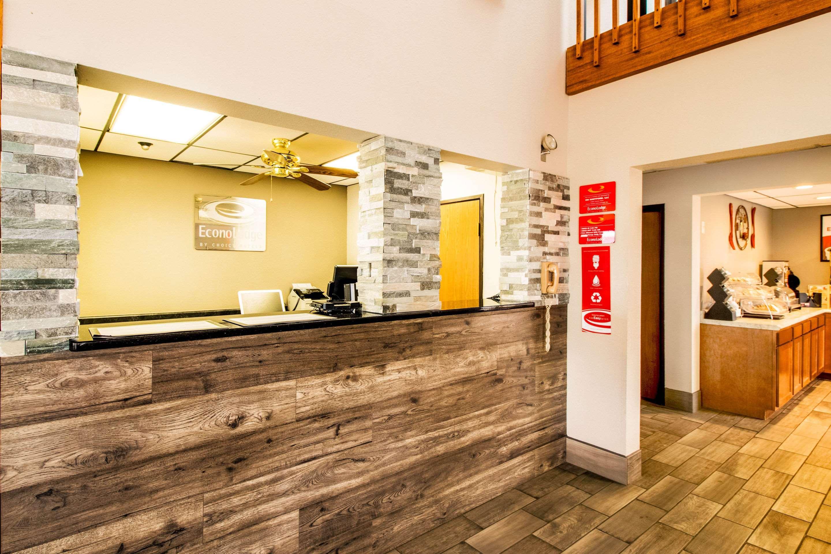 Econo Lodge Уотертаун Экстерьер фото