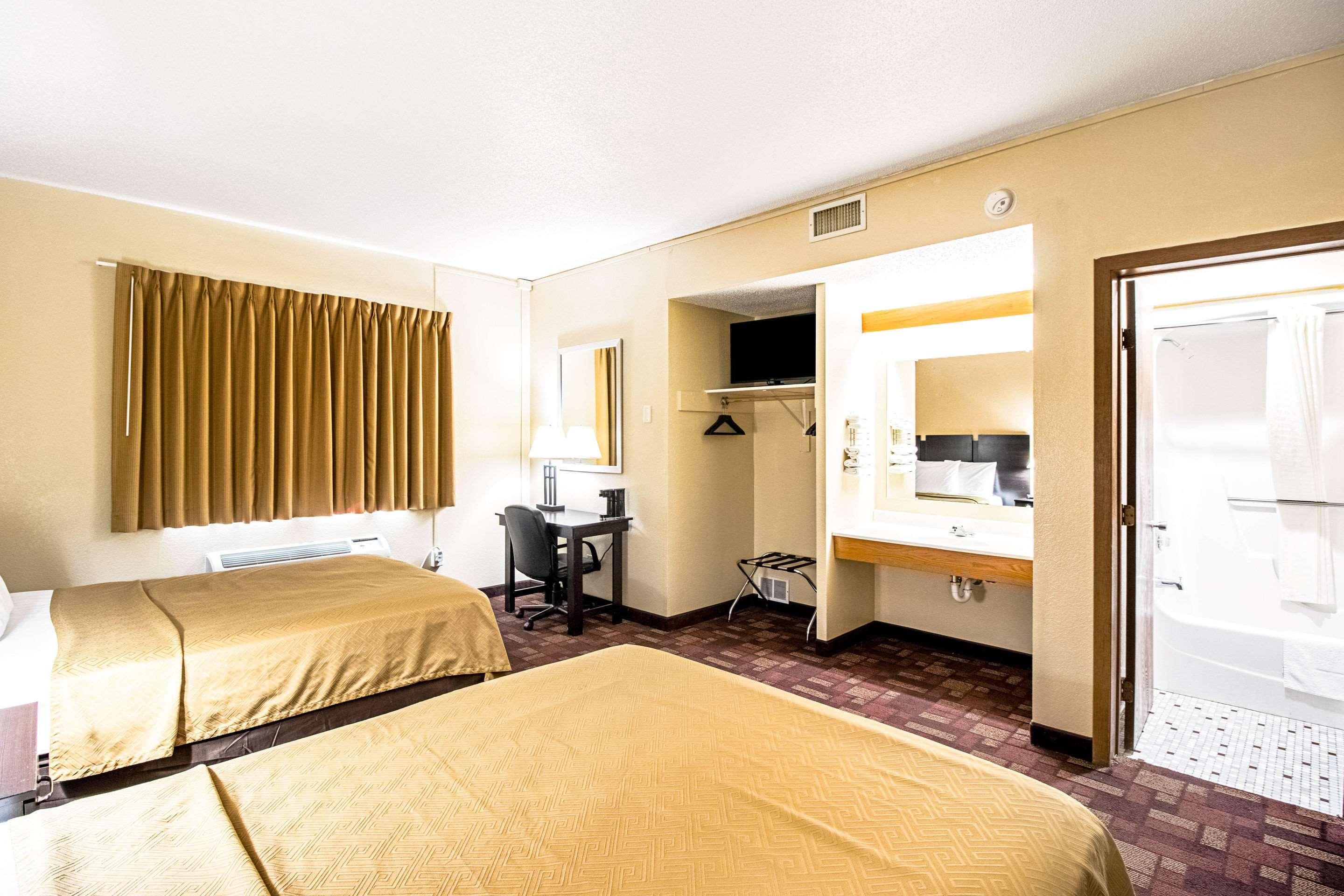 Econo Lodge Уотертаун Экстерьер фото