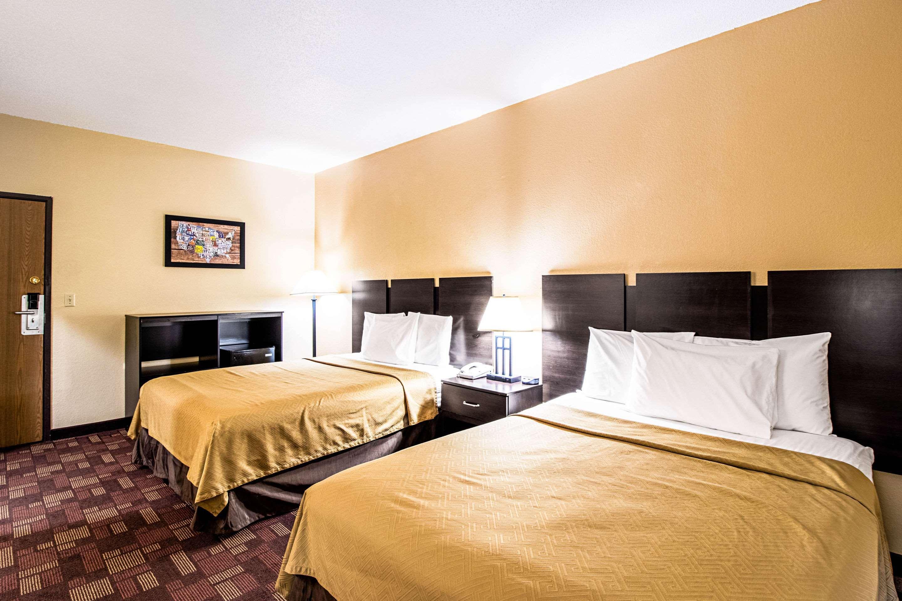 Econo Lodge Уотертаун Экстерьер фото