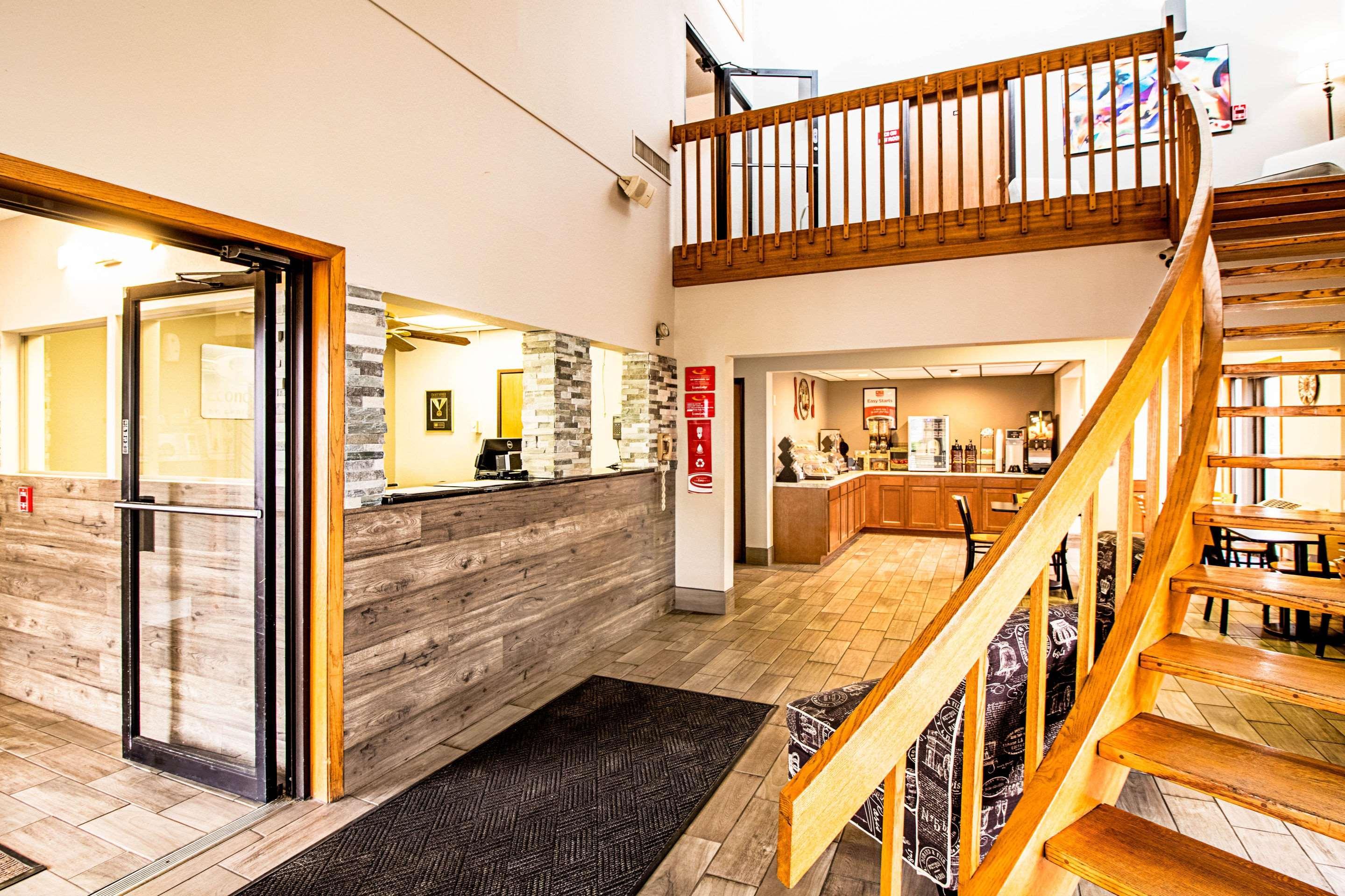 Econo Lodge Уотертаун Экстерьер фото