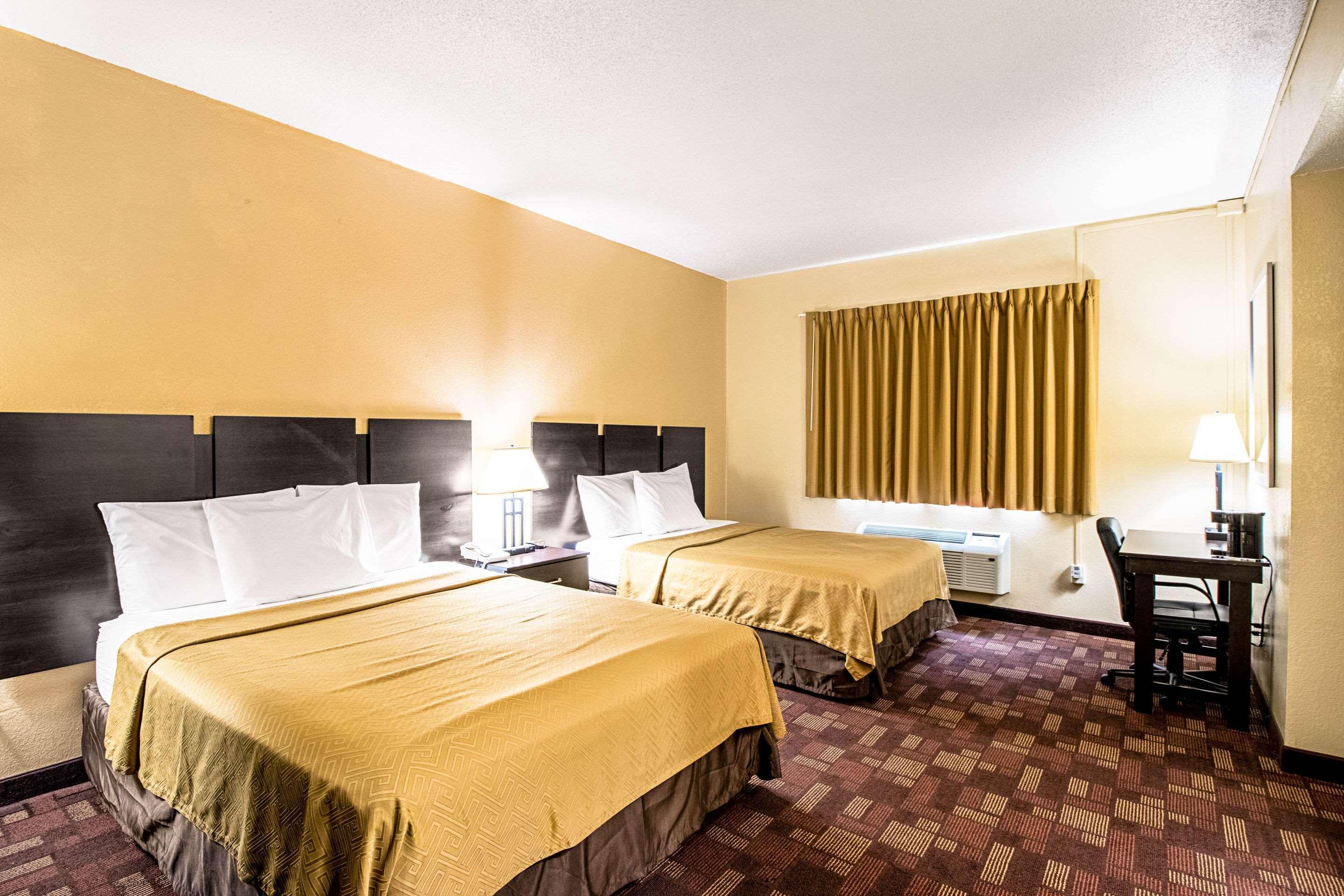 Econo Lodge Уотертаун Экстерьер фото