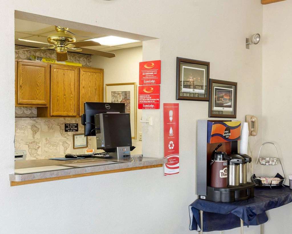 Econo Lodge Уотертаун Интерьер фото