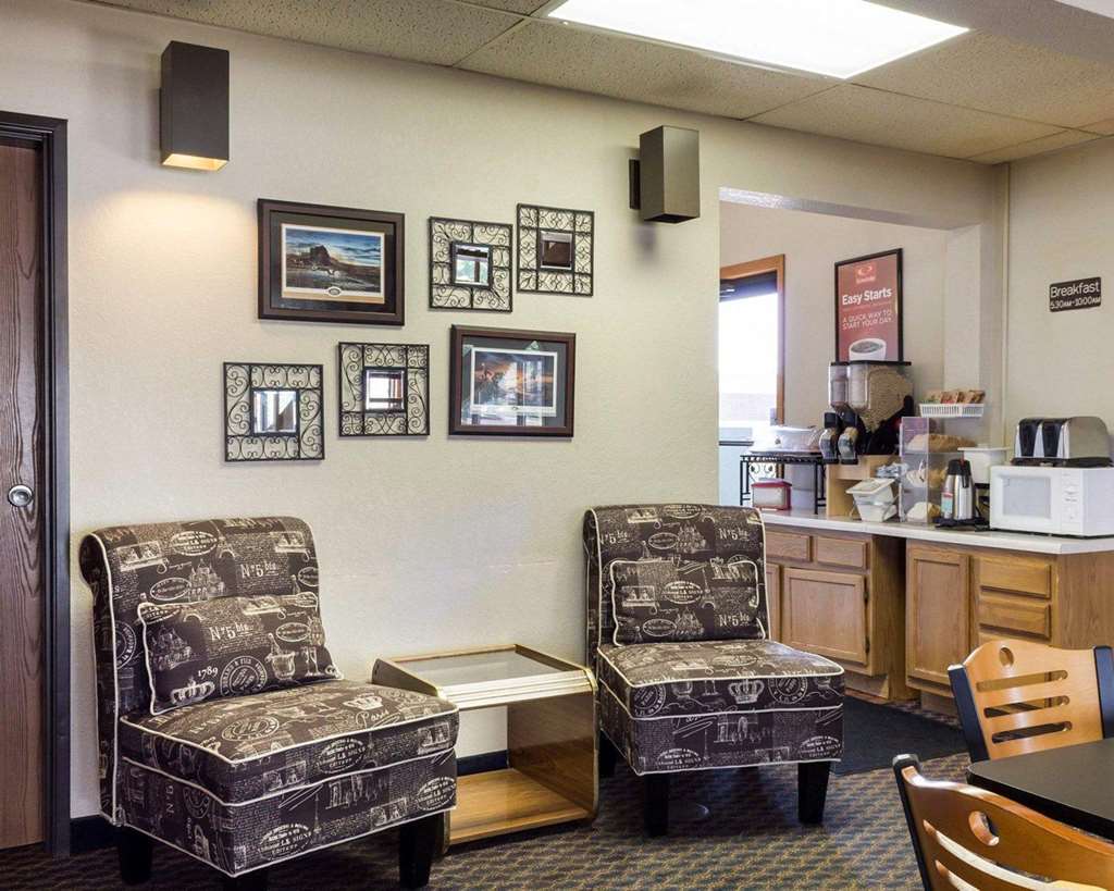 Econo Lodge Уотертаун Интерьер фото