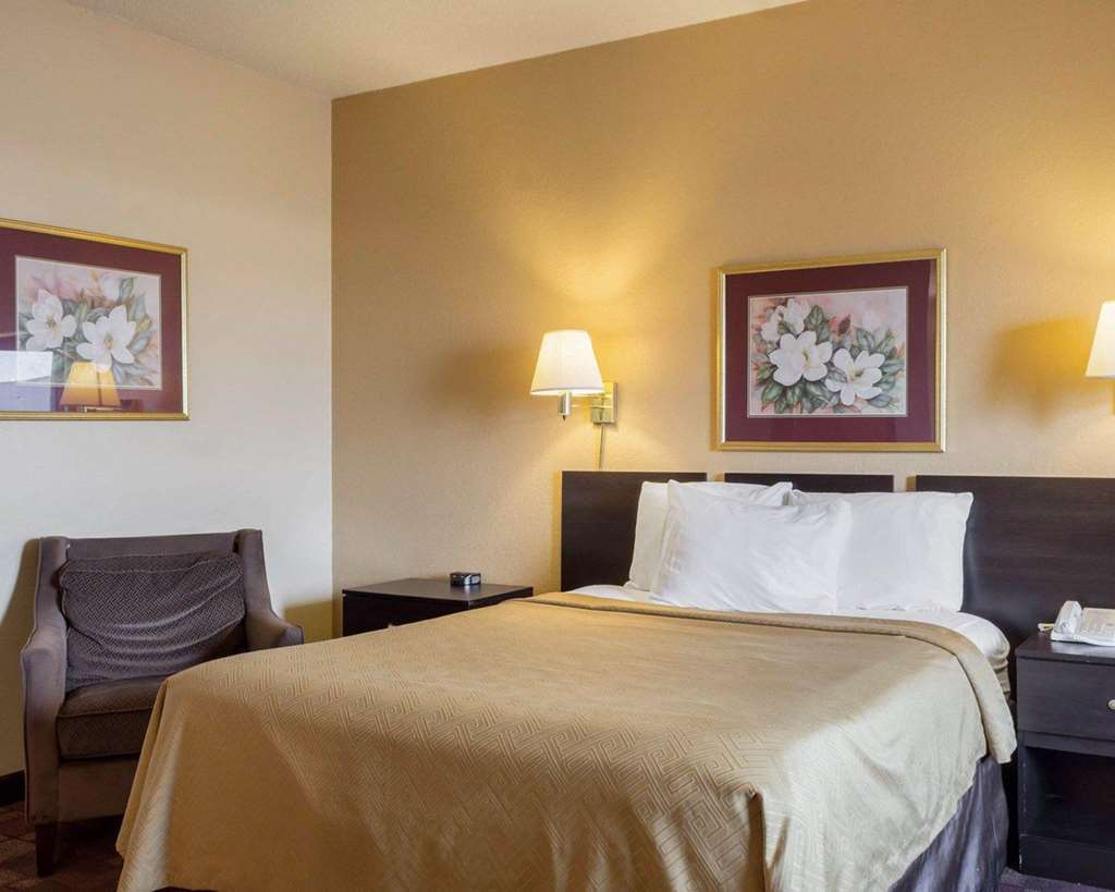 Econo Lodge Уотертаун Номер фото