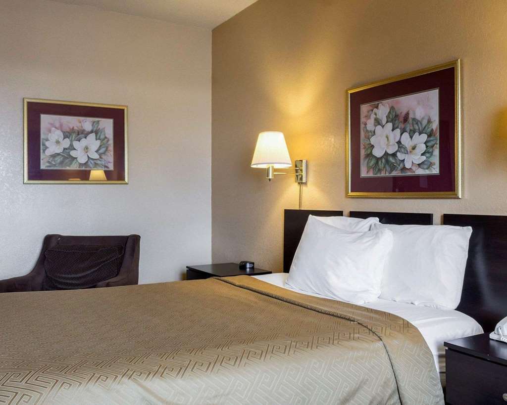 Econo Lodge Уотертаун Номер фото