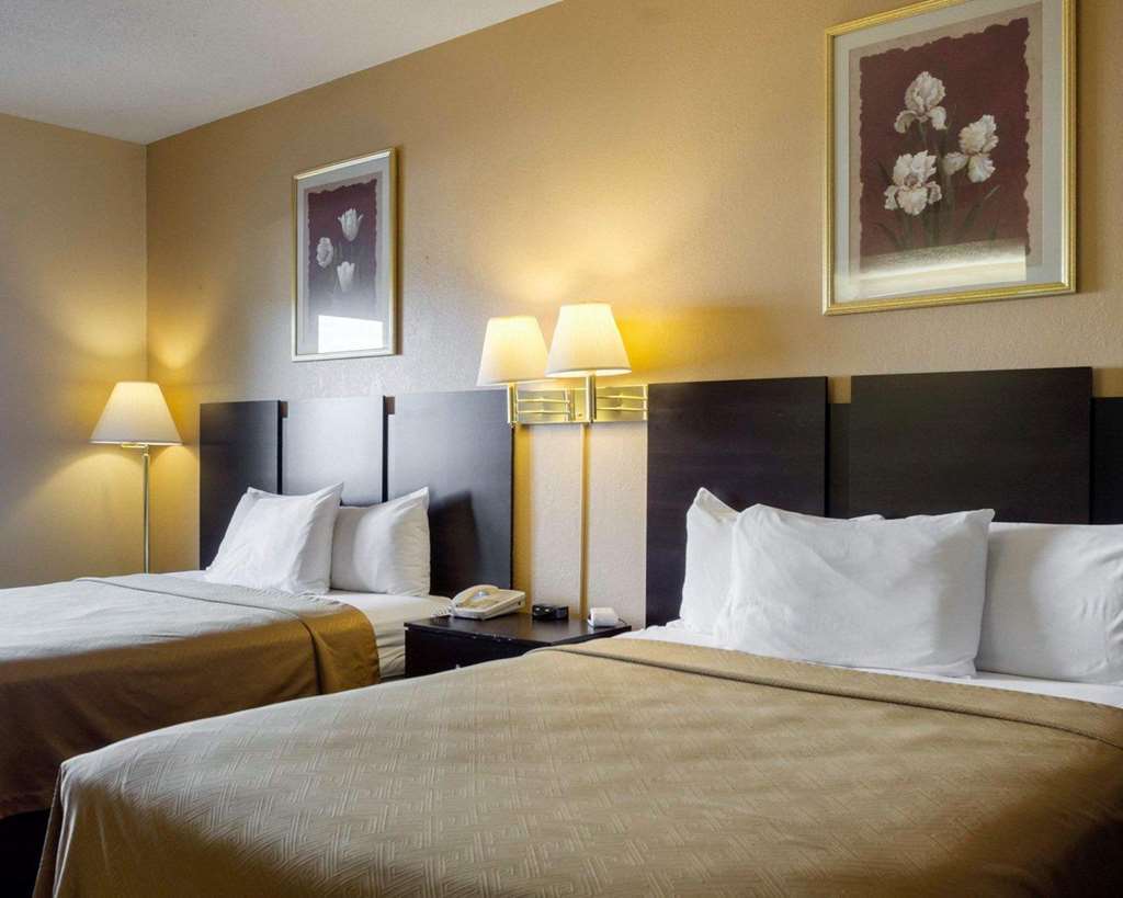 Econo Lodge Уотертаун Номер фото