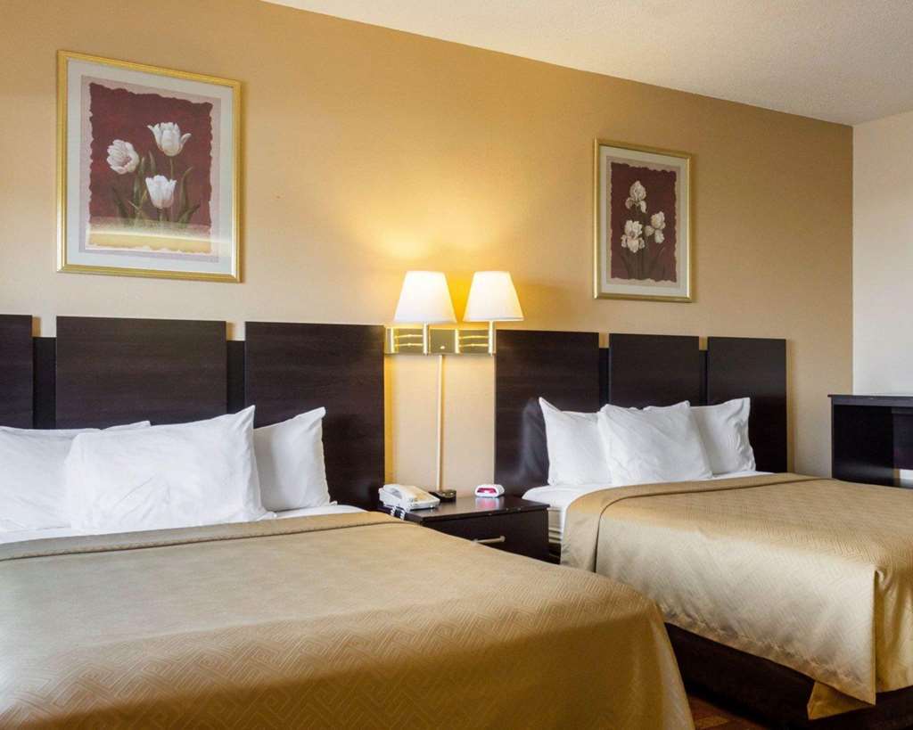 Econo Lodge Уотертаун Номер фото