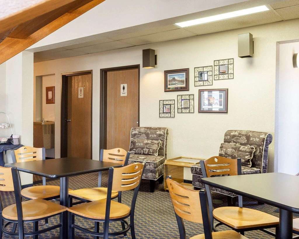 Econo Lodge Уотертаун Ресторан фото