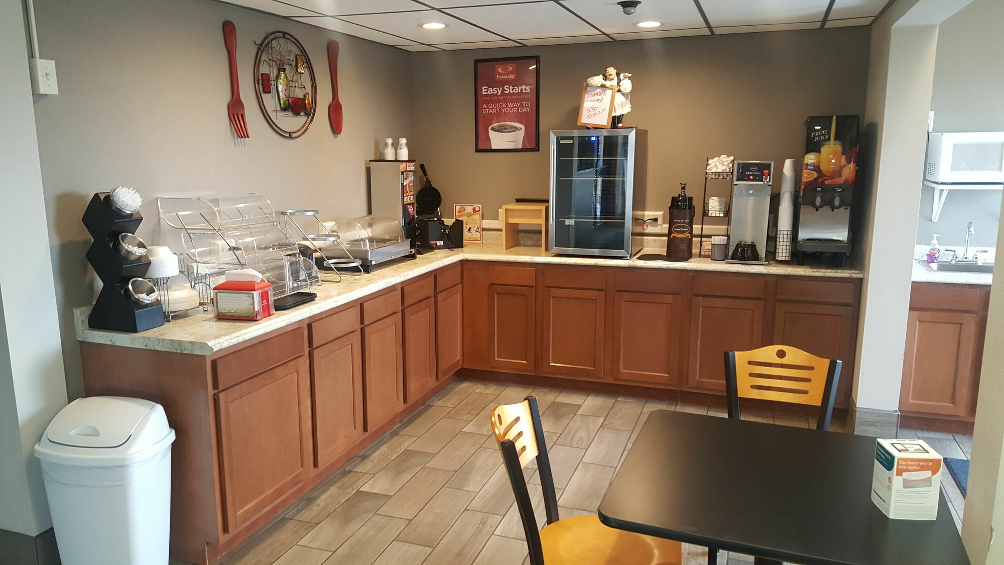 Econo Lodge Уотертаун Экстерьер фото